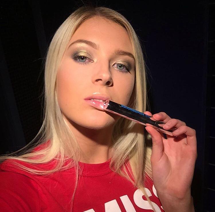 Emma Polly using The Powerhouse Lip Plumper